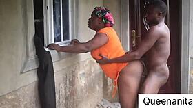 Измена с местным парнем для интенсивного уличного траха