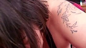 mi madrastra tragando semen por las mañanas con striptease 😏💦