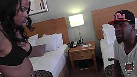 روم ميجور يركب إنفي ستار قبل قذف على وجهها