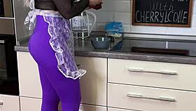 hey cherrylcolle, wanna share breakfast and show that big ass?