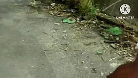 wife helps stranger on the street after car trouble