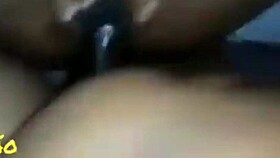 Enchendo O Cuzinho Da Puta De Leite