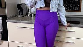 hey cherrylcolle, wanna share breakfast and show that big ass?