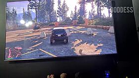 La mia sorellastra ha perso una scommessa, le lecco i piedi belli e la figa da vicino