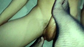 mi sexy hermanastra hot latina me sorprende con una paja de pies