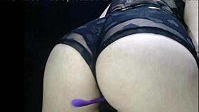 Seductive booty shaking on Chaturbate