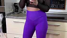 hey cherrylcolle, wanna share breakfast and show that big ass?