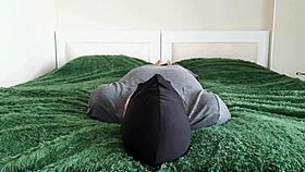 i wanna worship that juicy ass in leggings, mistress!