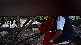 Chica Perdida En El Campo Se Coge A Desconocido Y Le Termina En El Culo