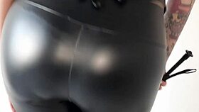 i wanna worship that juicy ass in leggings, mistress!