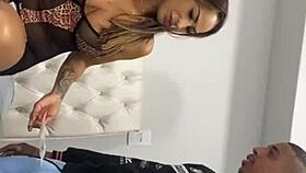 I, the nauty brazilian delivry guy, offerd my big cok as chang for a passionat anall quicki with the yung milf