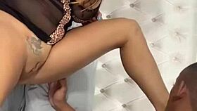 I, the nauty brazilian delivry guy, offerd my big cok as chang for a passionat anall quicki with the yung milf