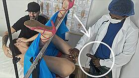 แพทย์เย็ดฉันเต็มหลังสามีคักโค้ลด์ในฉากสาธารณะสุดป่าเถื่อน