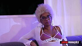 Morena peluda offers ass and pussy in the hair 😘