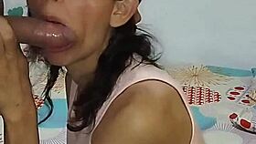 le chupe bien delicioso la verga de mi vecino casado estaba muy jugosa