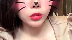 Ázijská dievča s veľkými cicmi live na Bigo