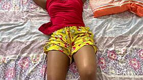 Похотливая индианка скачет на большом черном хуе мокро и жестко с подругой