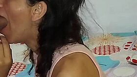 le chupe bien delicioso la verga de mi vecino casado estaba muy jugosa