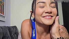 Mijn vrouw begroet me met een ongelooflijke blowjob na het werk