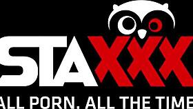 Does pregnant redhead want facial outdoors?