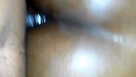 Preta Sentando Com O Rabo