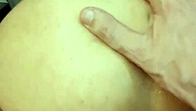 sexo com esposa e brinquedinho no cuzinho