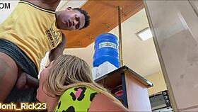 eu tava sem grana, paguei minha empregada com meu pau, cuzinho gostoso dela