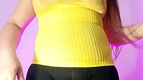 esposa puta latina en leggings graba para hijastro zorra cochina