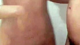 Tắm chung với bạn yêu