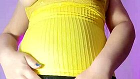 esposa puta latina en leggings graba para hijastro zorra cochina