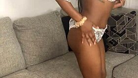 i luv ebony divine cosplayin her big ass n tits