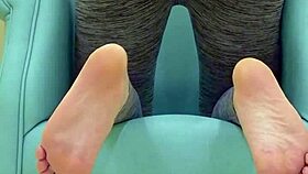 Teen babe teases her sugar daddy in leggings photoshoot