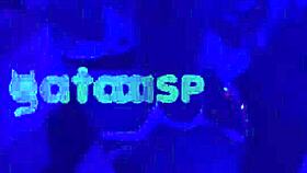 casada conhece dois novinhos na balada apronta na frente do corno leva eles embora pro carro e depois fode na rua completo red