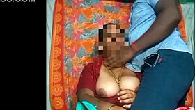 Indiase lerares kust student hartstochtelijk