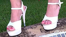 katarina hartlova enjoys a relaxing solo session