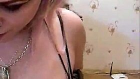 Моя сводная сестра показывает хату с хуем во рту, конча на натуральные титьки?