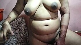 Hot Indian Bhabhi Fucked by Devar for Money 😏