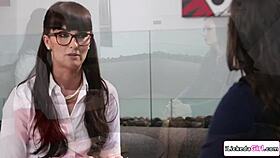 Milf Fingers Petite Reporter – Lesbian Oral?