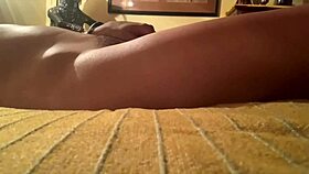 Tumbada y desnuda, pido ser puta, she says.