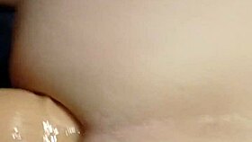 彼女はペニスバンドをつけてコントロールを取り、アナルを容赦なく突く。