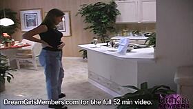 Потрясающие большие натуральные сиськи на моющейся PAWG 😍