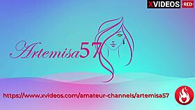 Tumbada y desnuda, pido ser puta, she says.