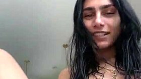 big ebony ass of mia gets admired in casual chat