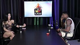 Medindo o tamanho da bunda da morena gostosa e o resultado foi - will mastro sheer red