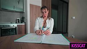 Učitelka říká, ohni se studentko pro drsný prdel šuk