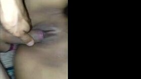 Nejlepší kamarádka cucá příteli čurák během filmu