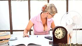 masturbate in the office, i need that orgasm after sex calling 😩