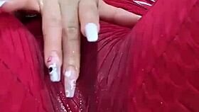 frotando mi co�o a traves de leggins hasta mojarlos delicioso - se moja y habla tan sucio que te hace excitar demasido