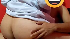 colegiala latina monta a maestro en video casero, rompe culito con uniforme
