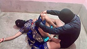 Indické vesnické ženy s velkými kozy jebané v domácím videu